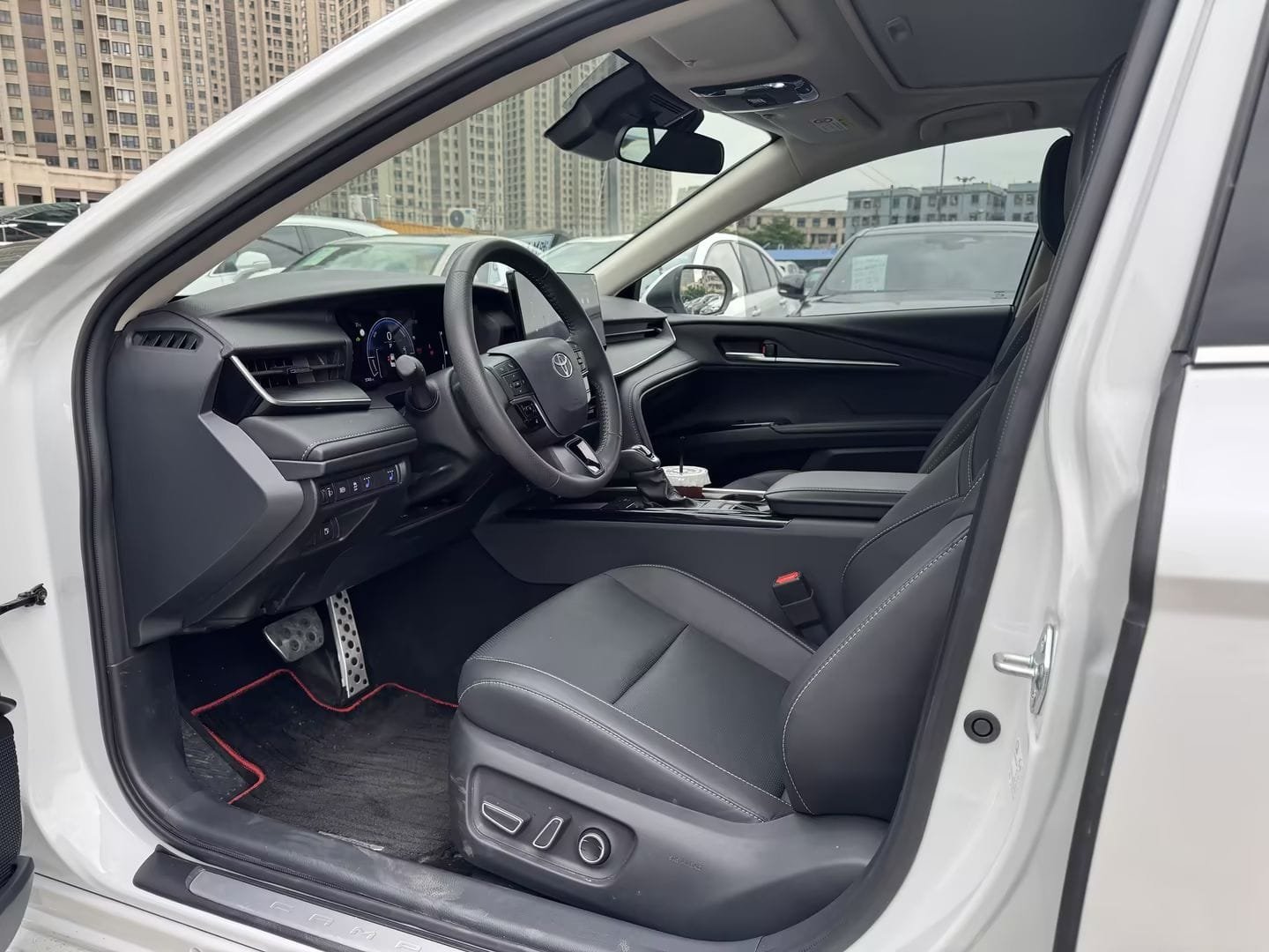 								2025 Toyota Camry Hybrid 2.0HSE Sport Lite Edition full									