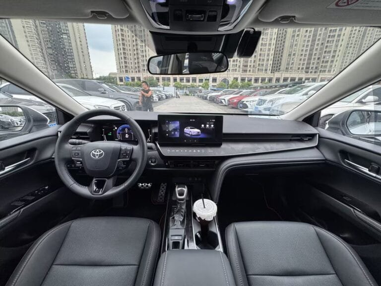 2025 Toyota Camry Hybrid 2.0HSE Sport Lite Edition