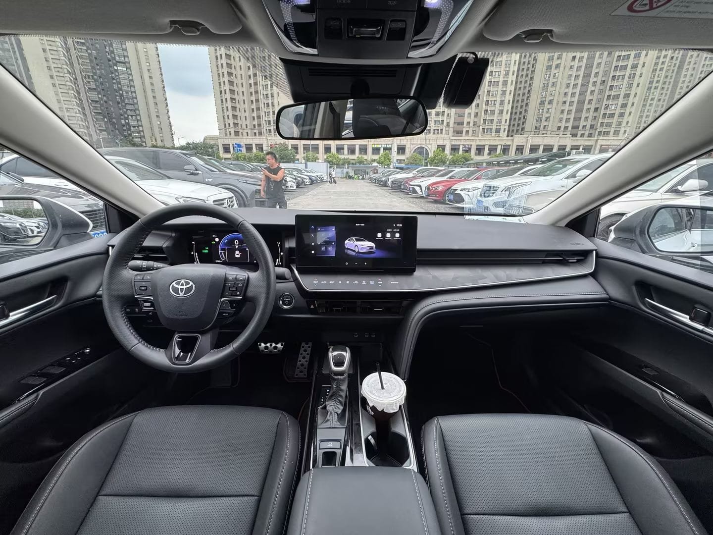 								2025 Toyota Camry Hybrid 2.0HSE Sport Lite Edition full									