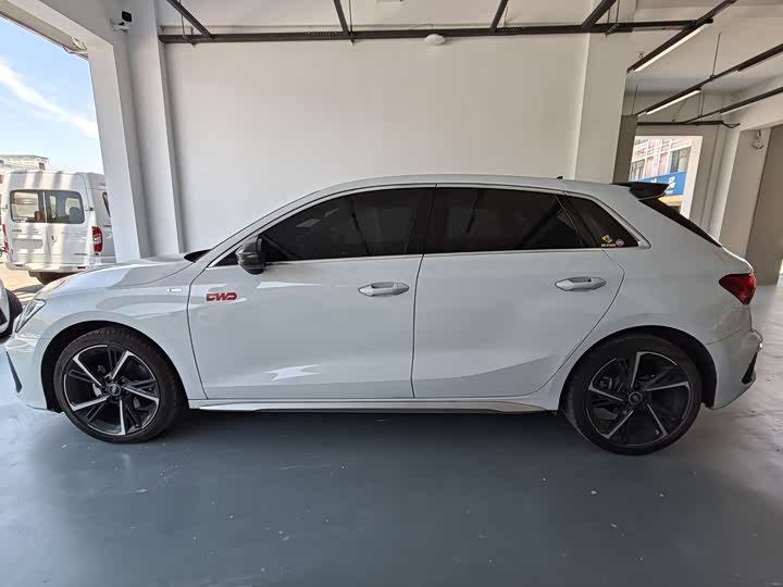 								Audi A3 2025 Sportsback 35 TFSI Flying Premium full									