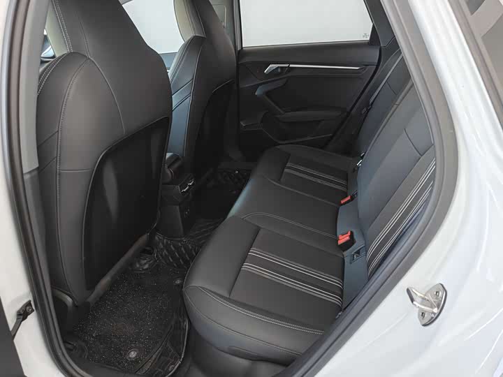 								Audi A3 2025 Sportsback 35 TFSI Flying Premium full									