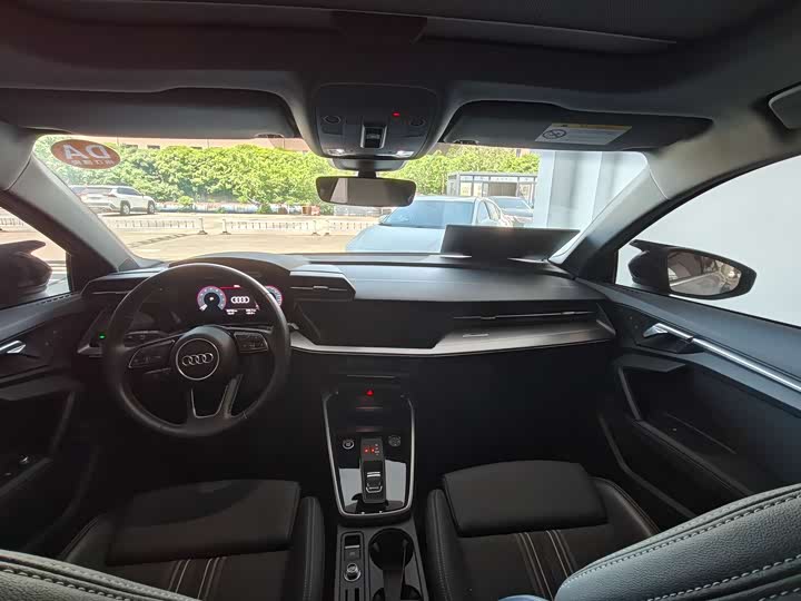 								Audi A3 2025 Sportsback 35 TFSI Flying Premium full									