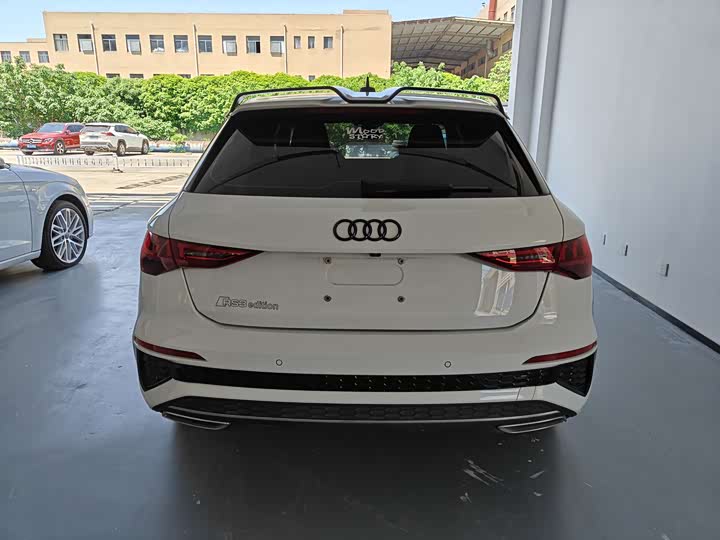 								Audi A3 2025 Sportsback 35 TFSI Flying Premium full									