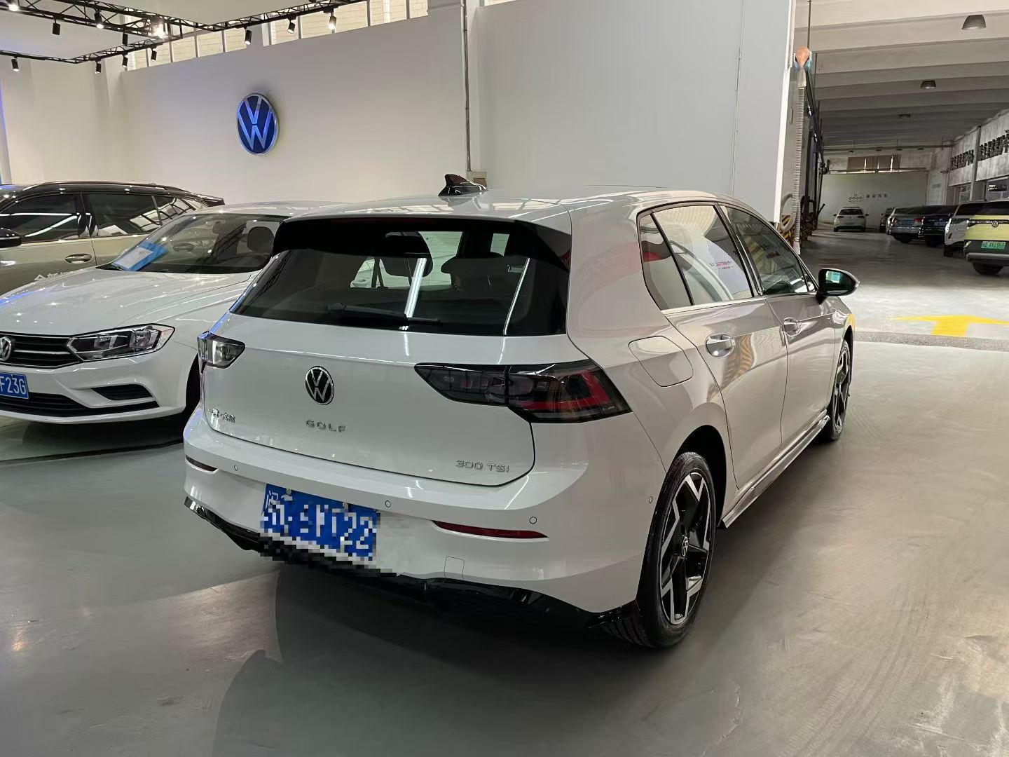 								VW Golf 2025 300 TSI R-line full									