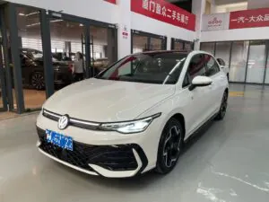 VW Golf 2025 300 TSI R-line