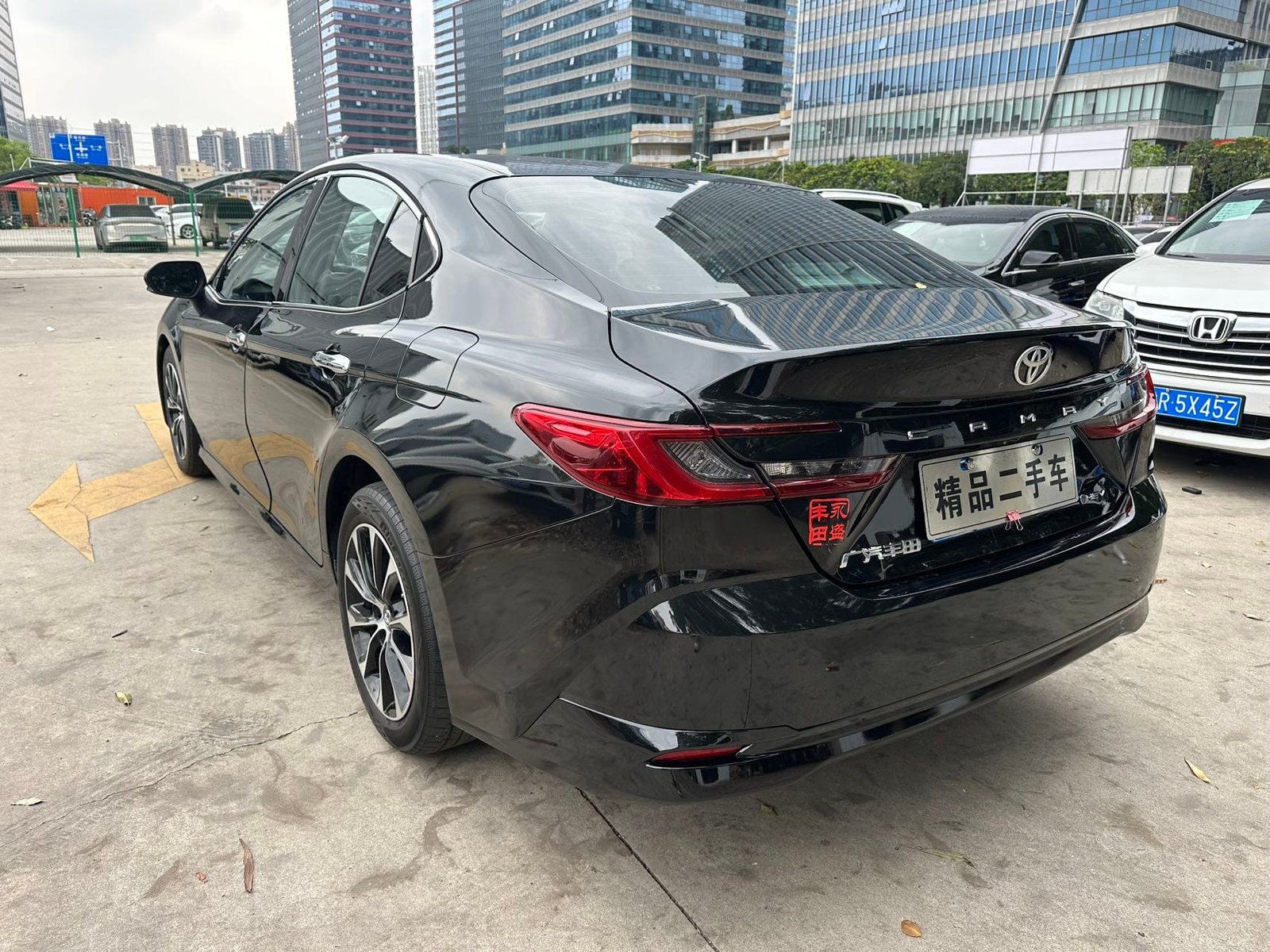 								2024 Toyota Camry Hybrid 2.0 Luxury full									
