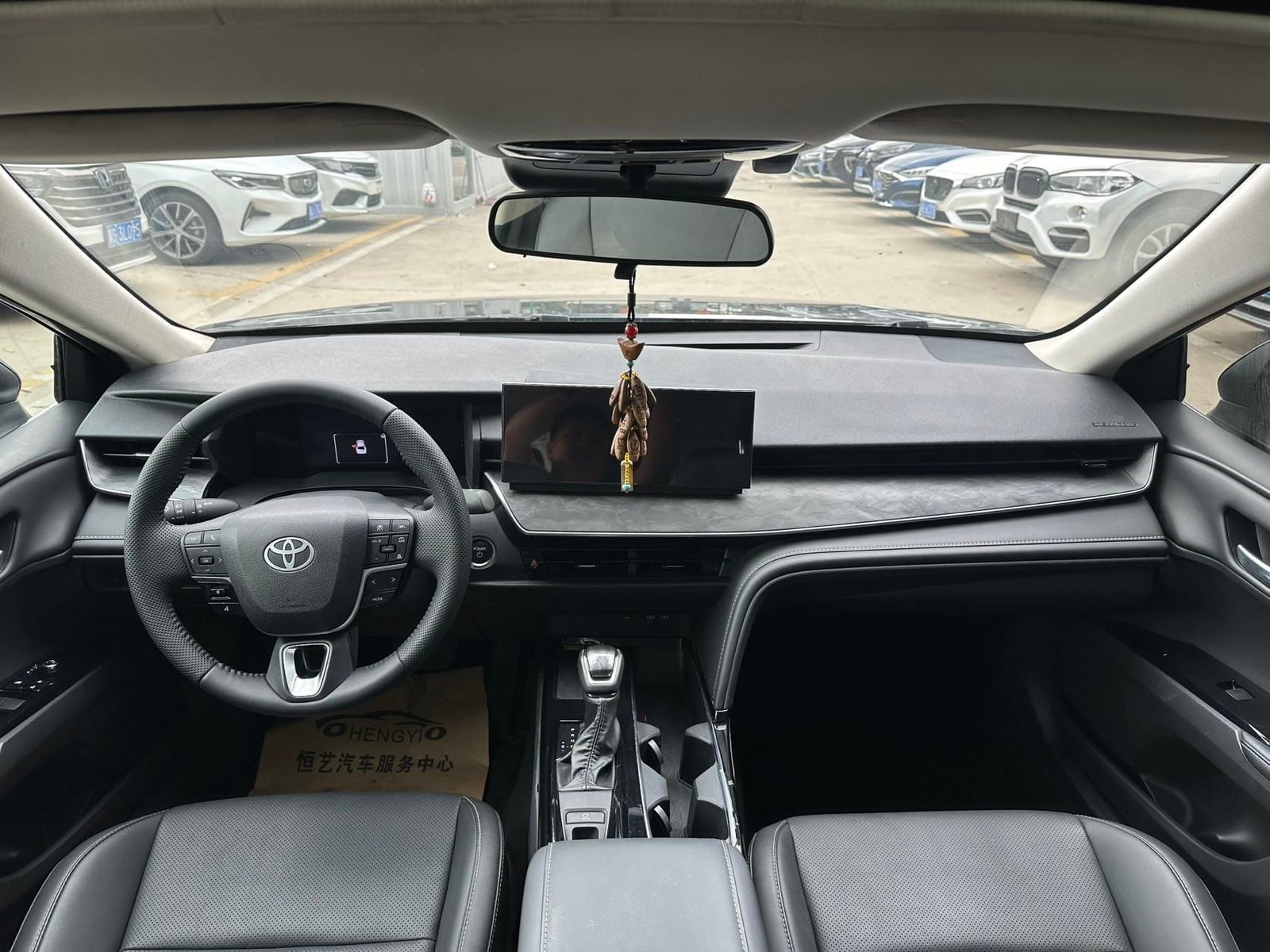 								2024 Toyota Camry Hybrid 2.0 Luxury full									