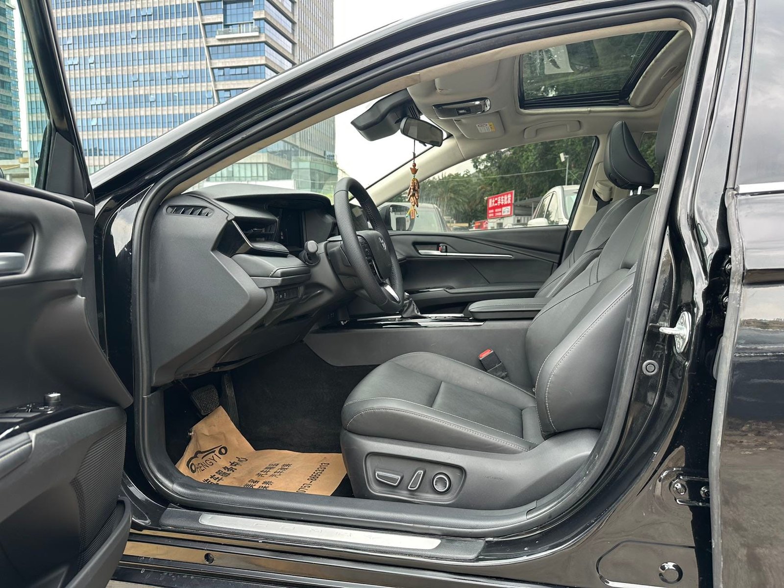 								2024 Toyota Camry Hybrid 2.0 Luxury full									