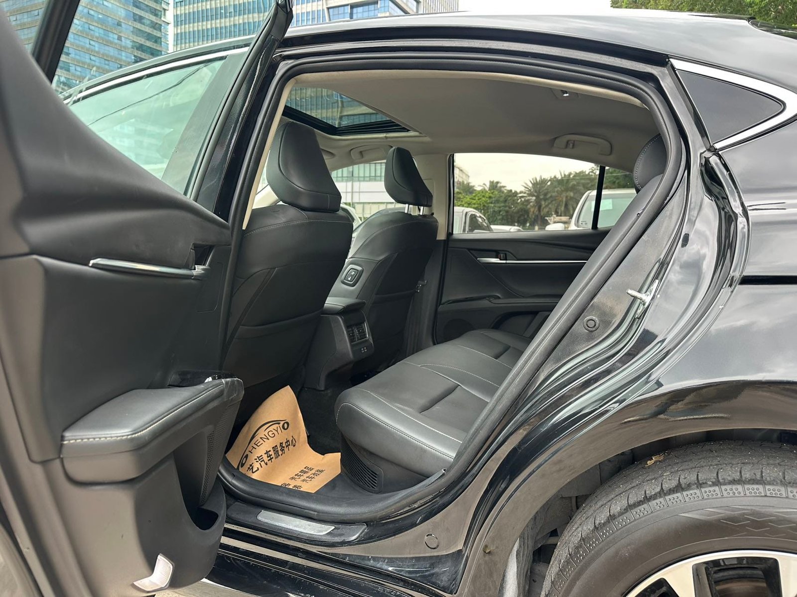 								2024 Toyota Camry Hybrid 2.0 Luxury full									
