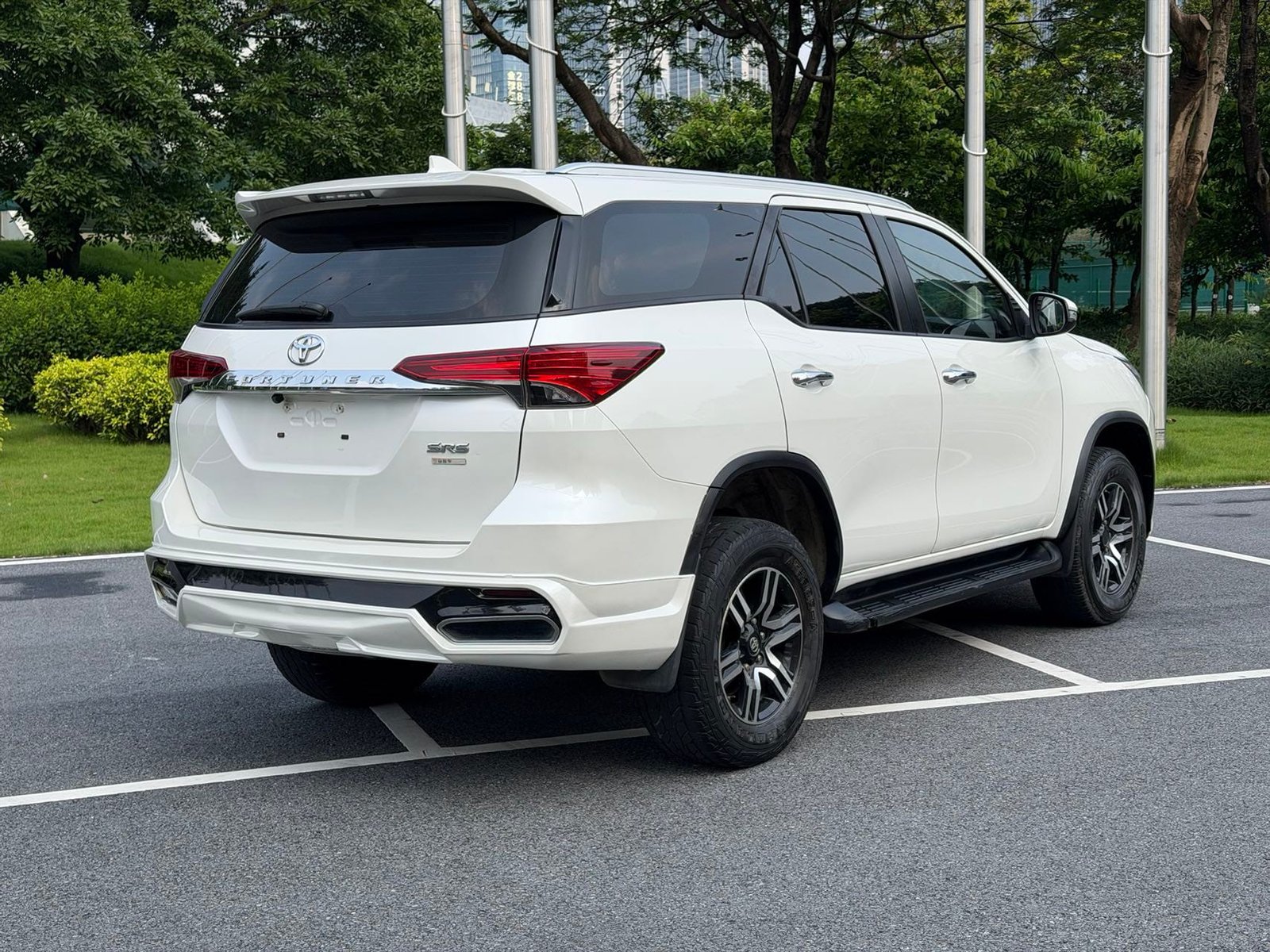 								2019 Toyota Fortuner 2.7L Automatic 4WD Luxury Edition full									
