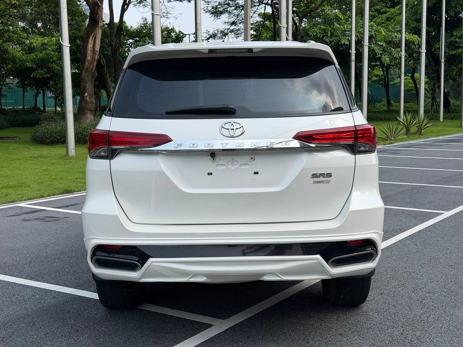 								2019 Toyota Fortuner 2.7L Automatic 4WD Luxury Edition full									