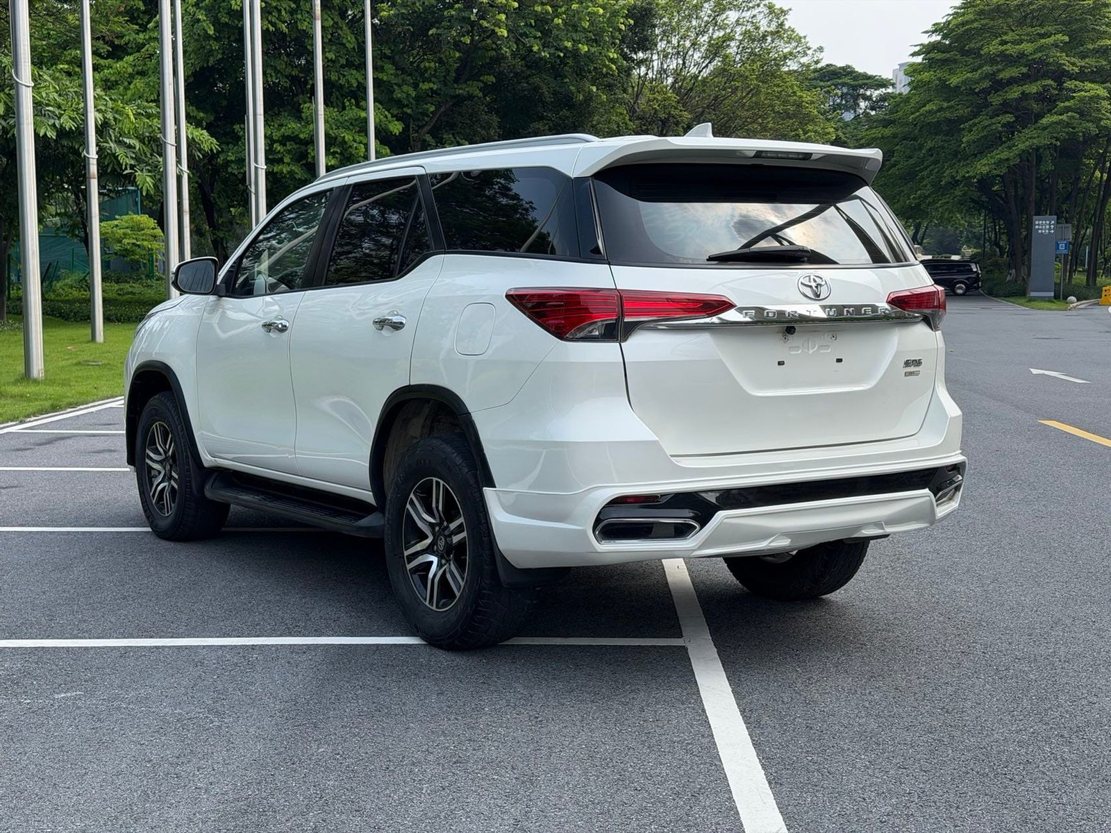 								2019 Toyota Fortuner 2.7L Automatic 4WD Luxury Edition full									