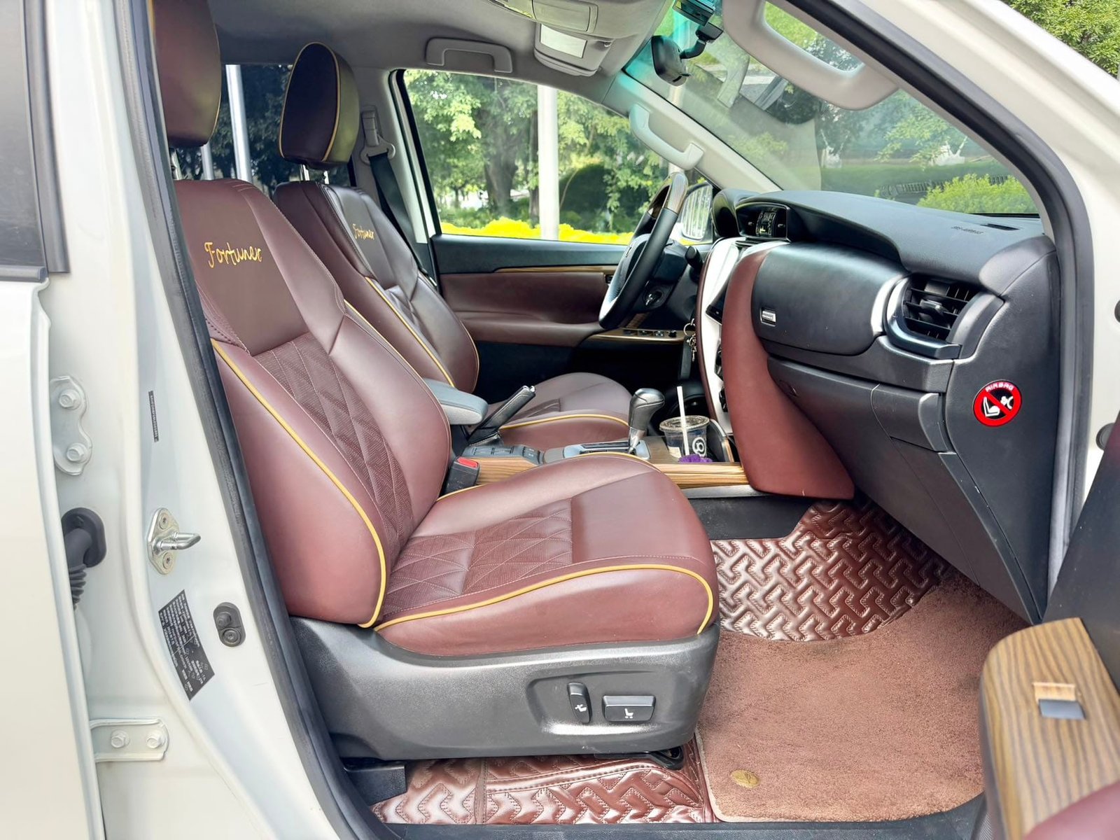 								2019 Toyota Fortuner 2.7L Automatic 4WD Luxury Edition full									