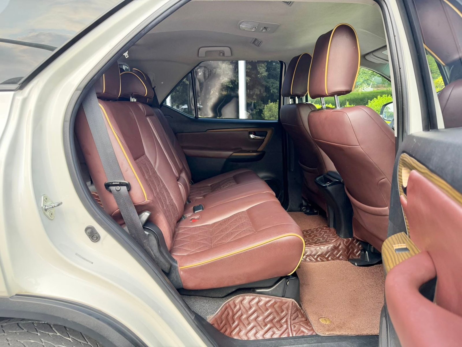 								2019 Toyota Fortuner 2.7L Automatic 4WD Luxury Edition full									
