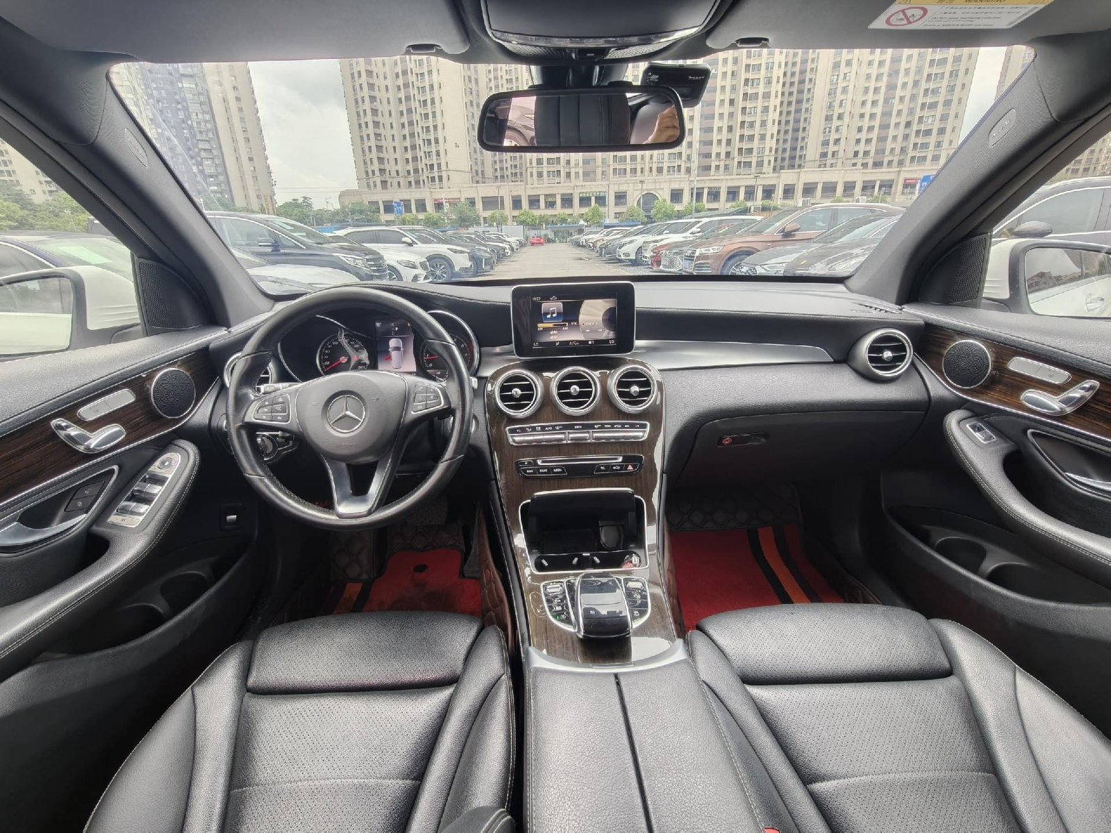 								2019 Mercedes-Benz GLC-Class GLC 260 L 4MATIC Sport Edition full									
