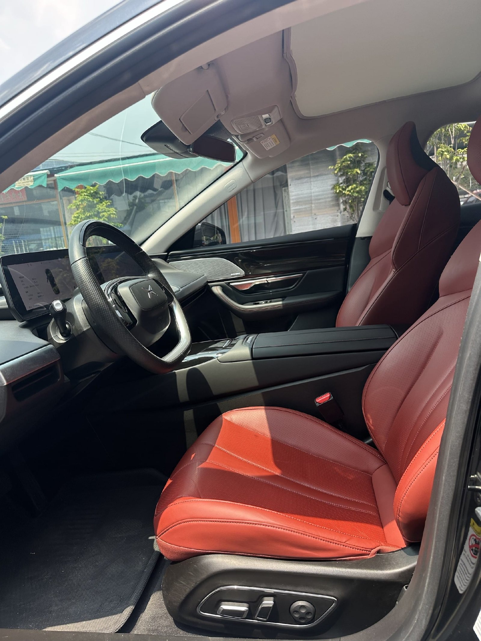 								2022 XPENG P7 670G Trim full									