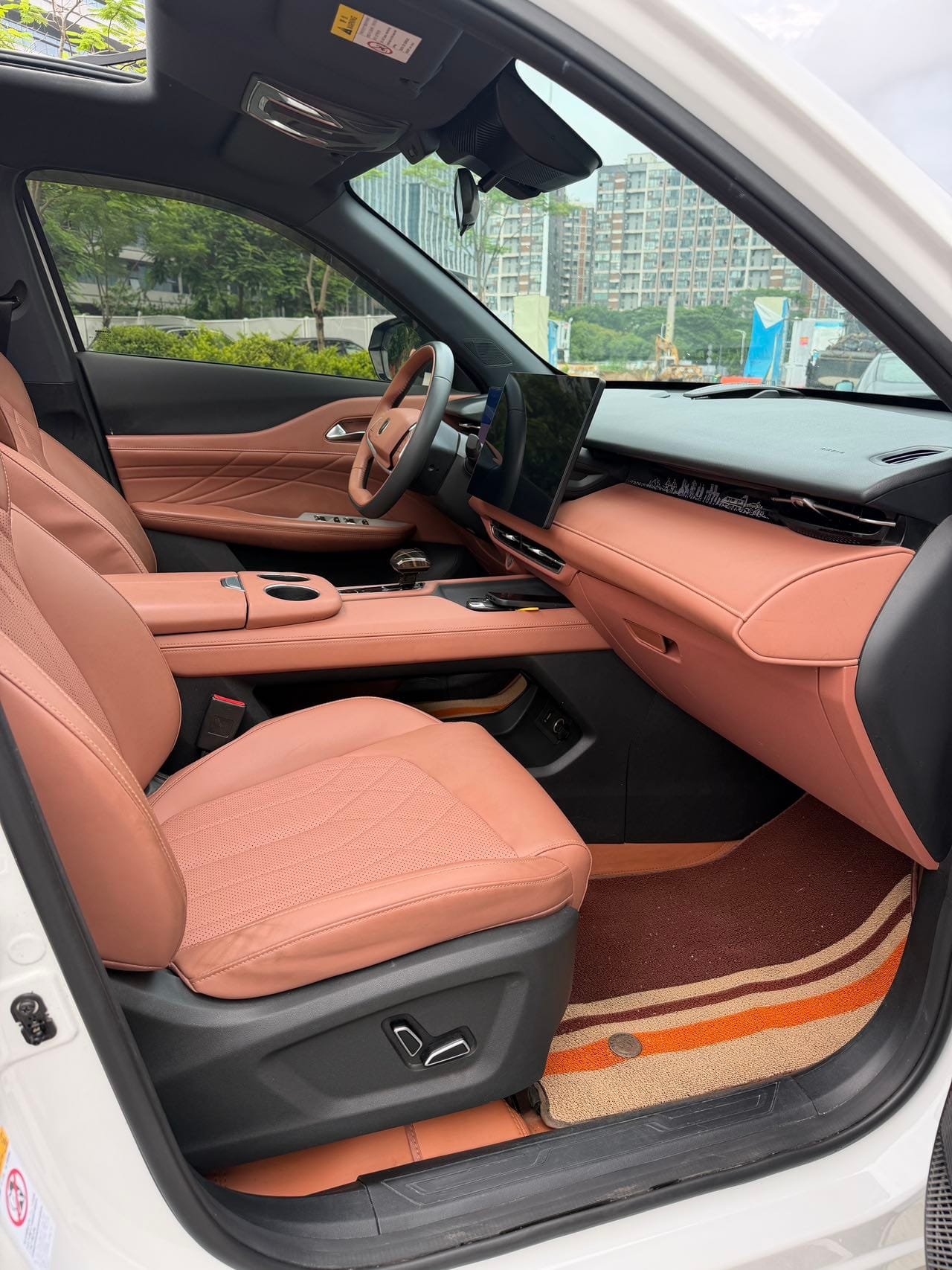 								2024 Changan UNI-Z Blue Whale iDD 1.5L E-CVT 125km Beyond Edition PHEV full									