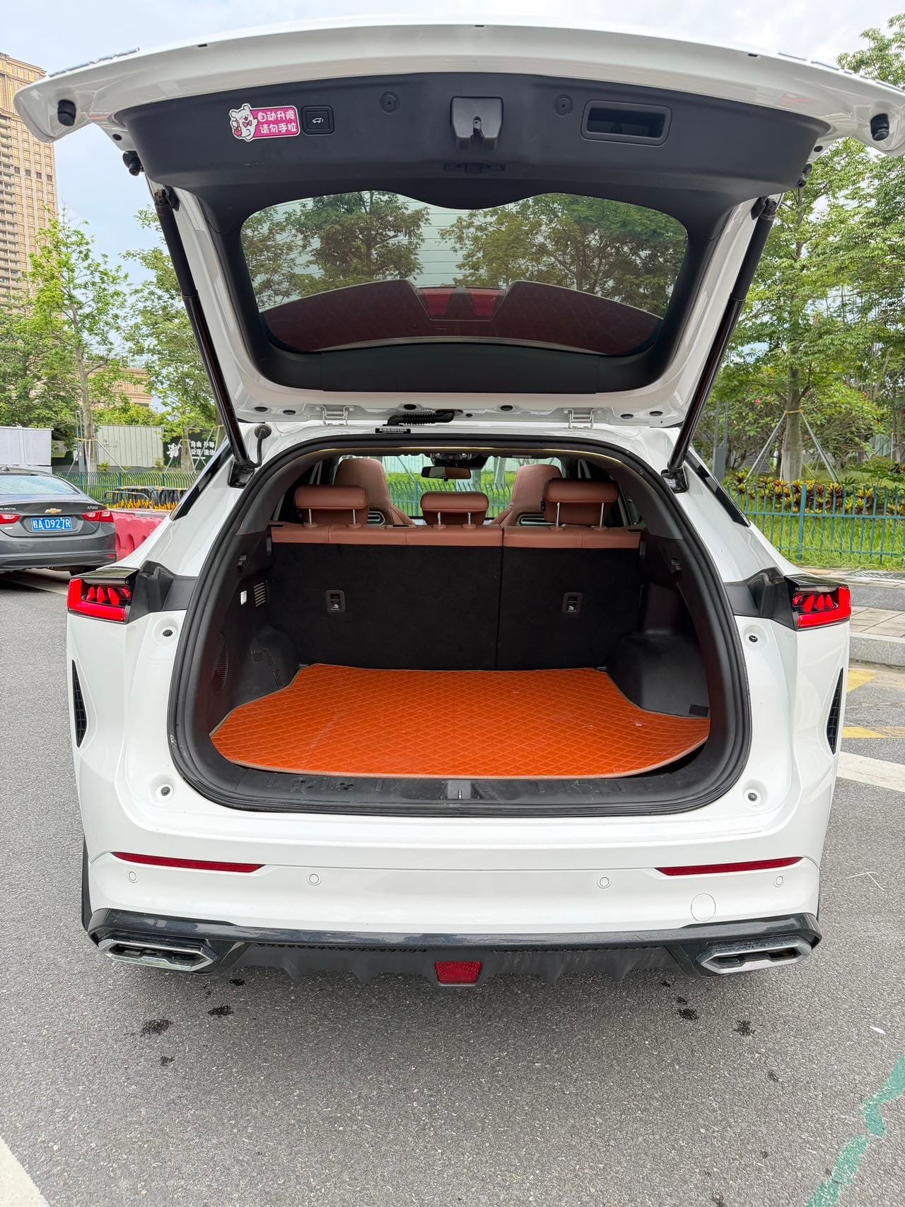 								2024 Changan UNI-Z Blue Whale iDD 1.5L E-CVT 125km Beyond Edition PHEV full									