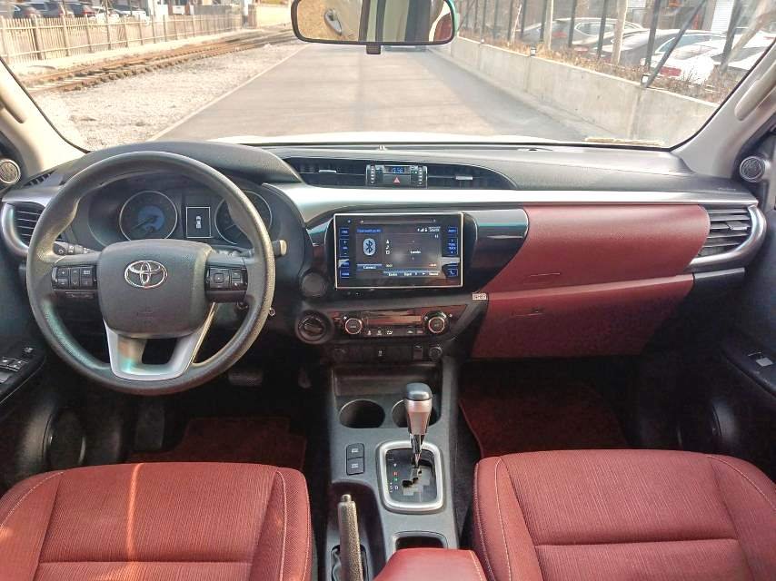 								2019 Toyota Hilux 2.7 GCC Spec Automatic Double Cab full									