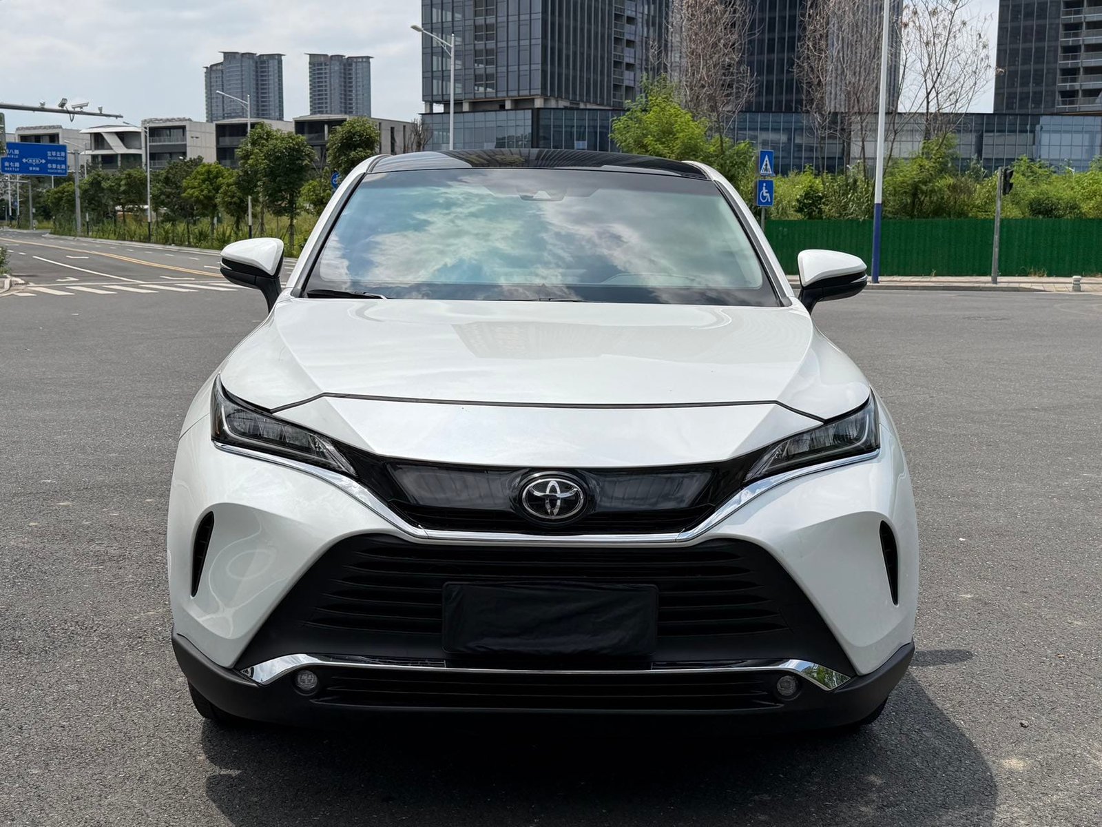 								2023 Toyota HARRIER 2.0L CVT FWD Entry Edition full									