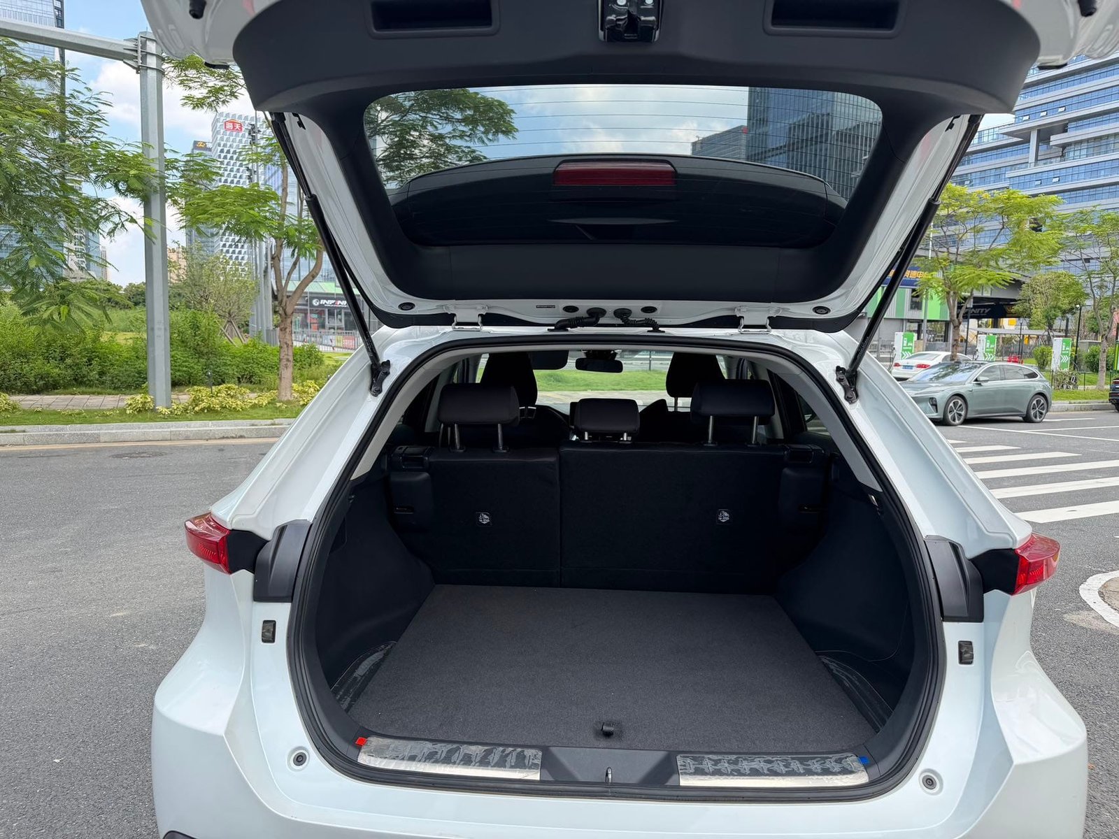 								2023 Toyota HARRIER 2.0L CVT FWD Entry Edition full									