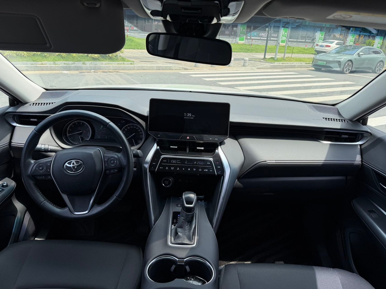 								2023 Toyota HARRIER 2.0L CVT FWD Entry Edition full									