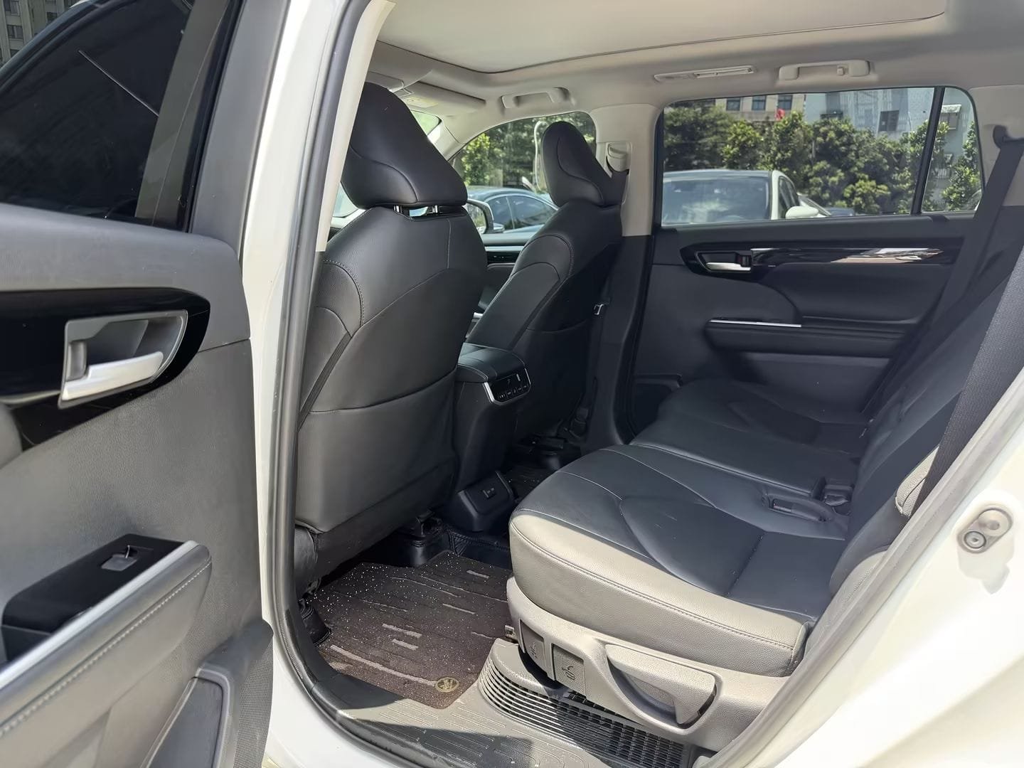 								2022 Toyota Highlander Hybrid 2.5L AWD Ultimate Edition 7-Seater full									
