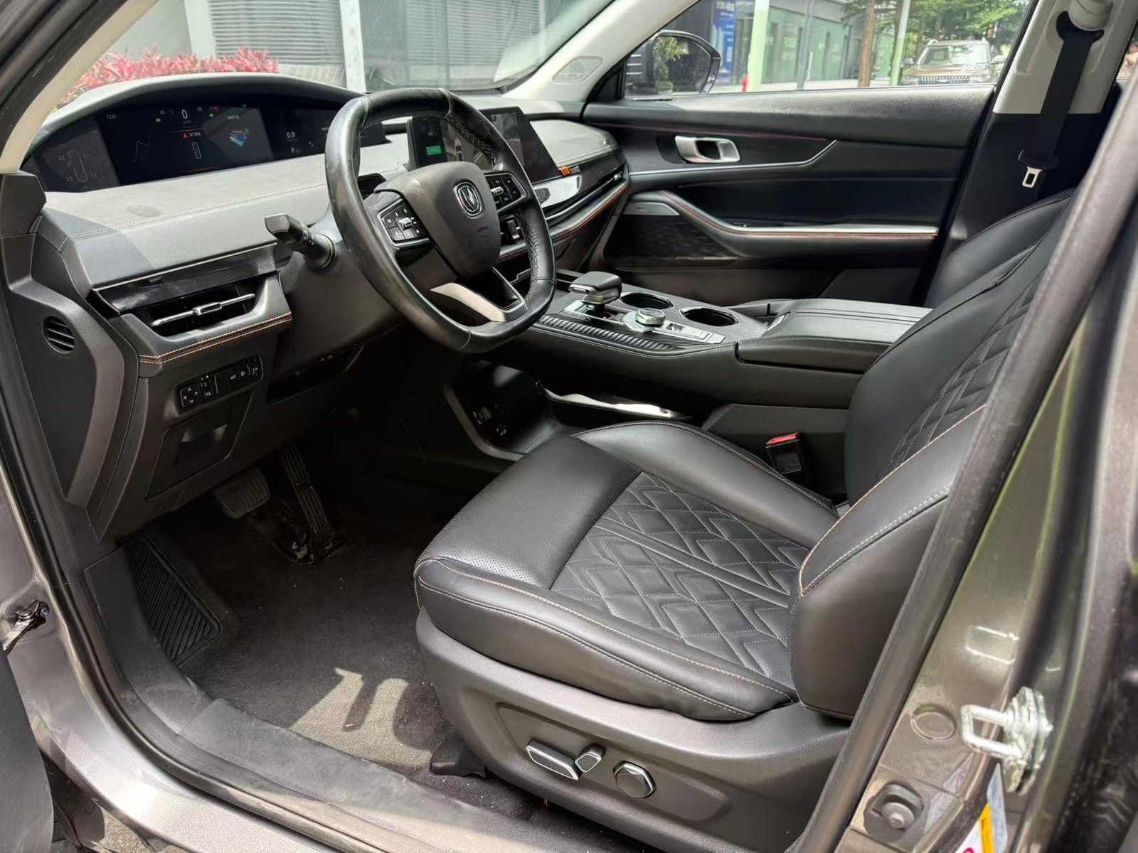 								2022 UNI-K 2.0T Luxury full									