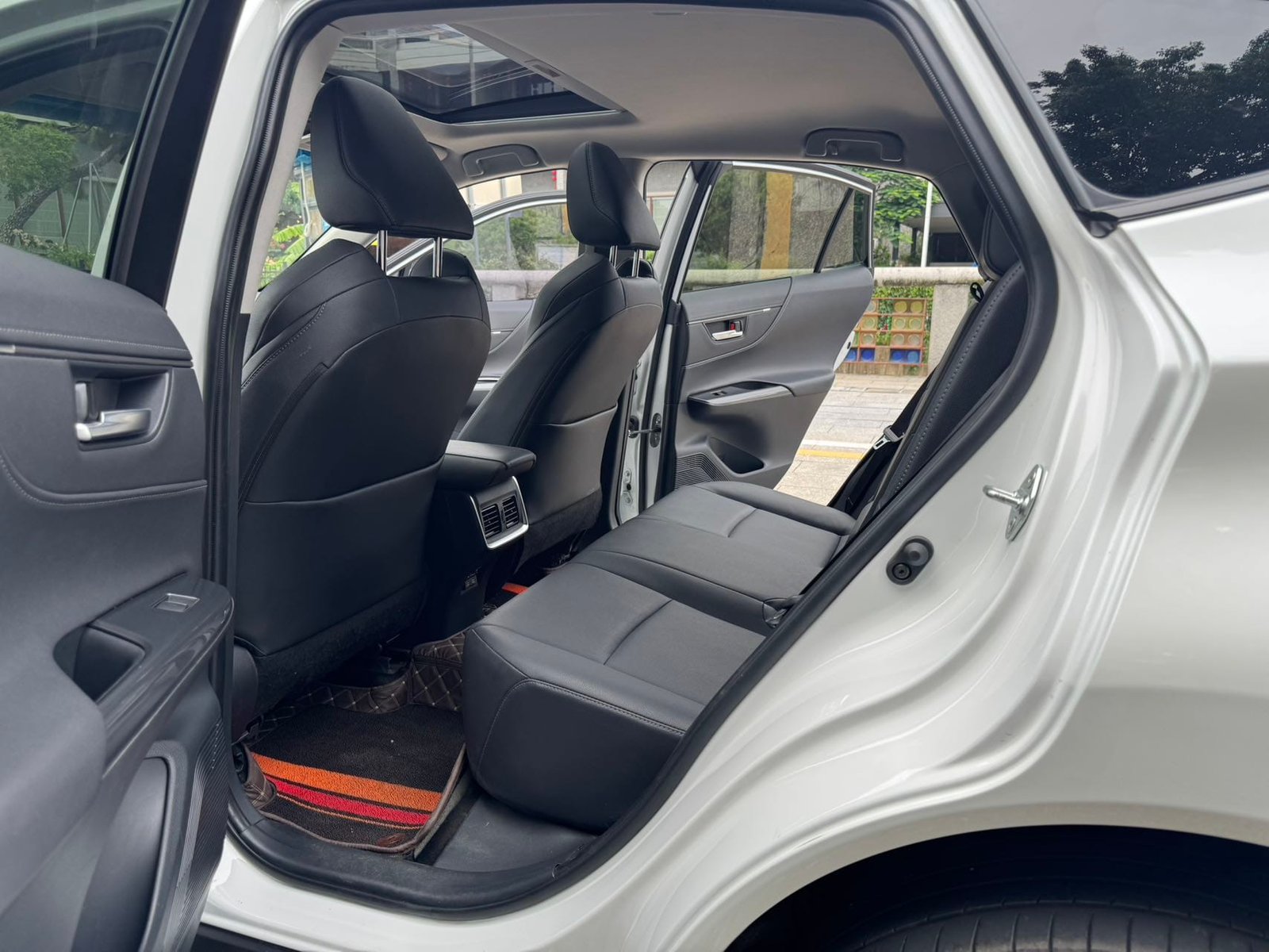 								2023 Venza 2.0L CVT FWD Luxury Version full									