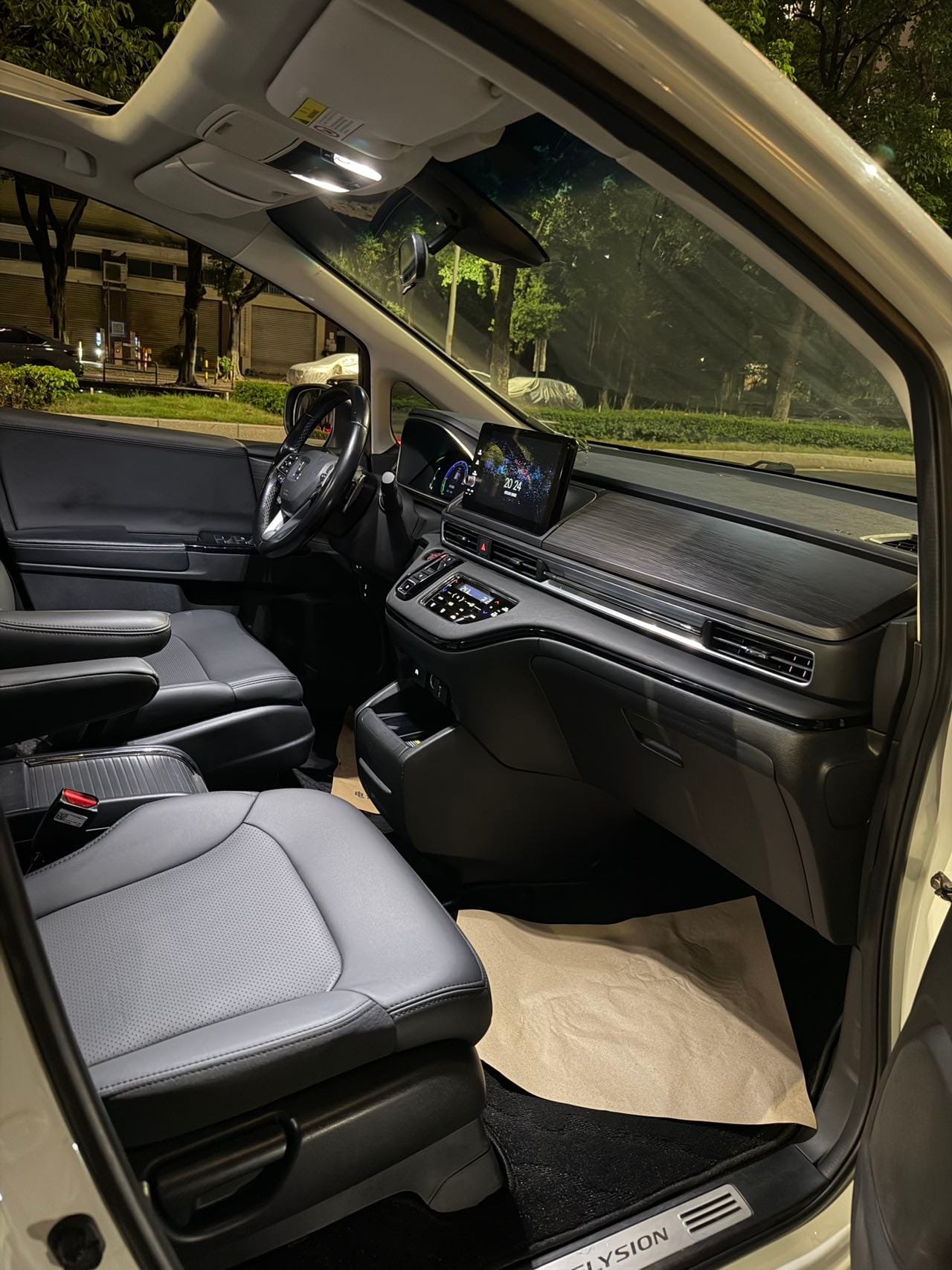 								2022 Elysion Hybrid 2.0L e‑CVT Comfort Version full									