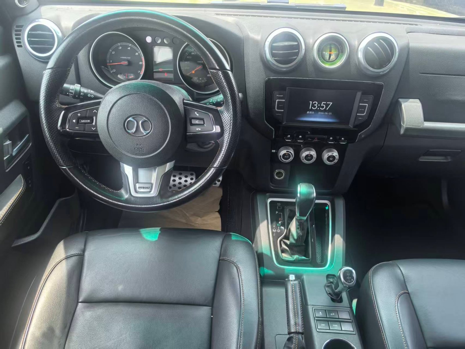 								2017 BAIC BJ40L 2.3T Automatic 4WD Premium Version full									