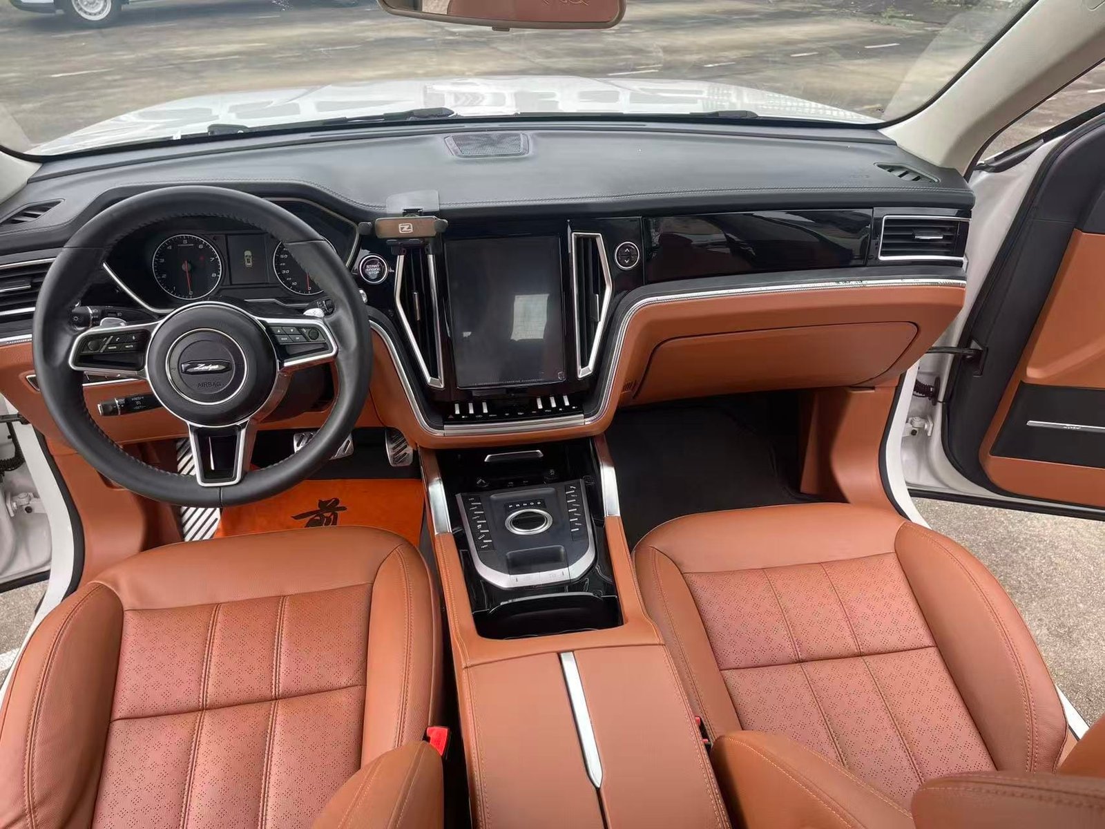 								2017 Zotye T700 Mid-size 5-seat SUV full									