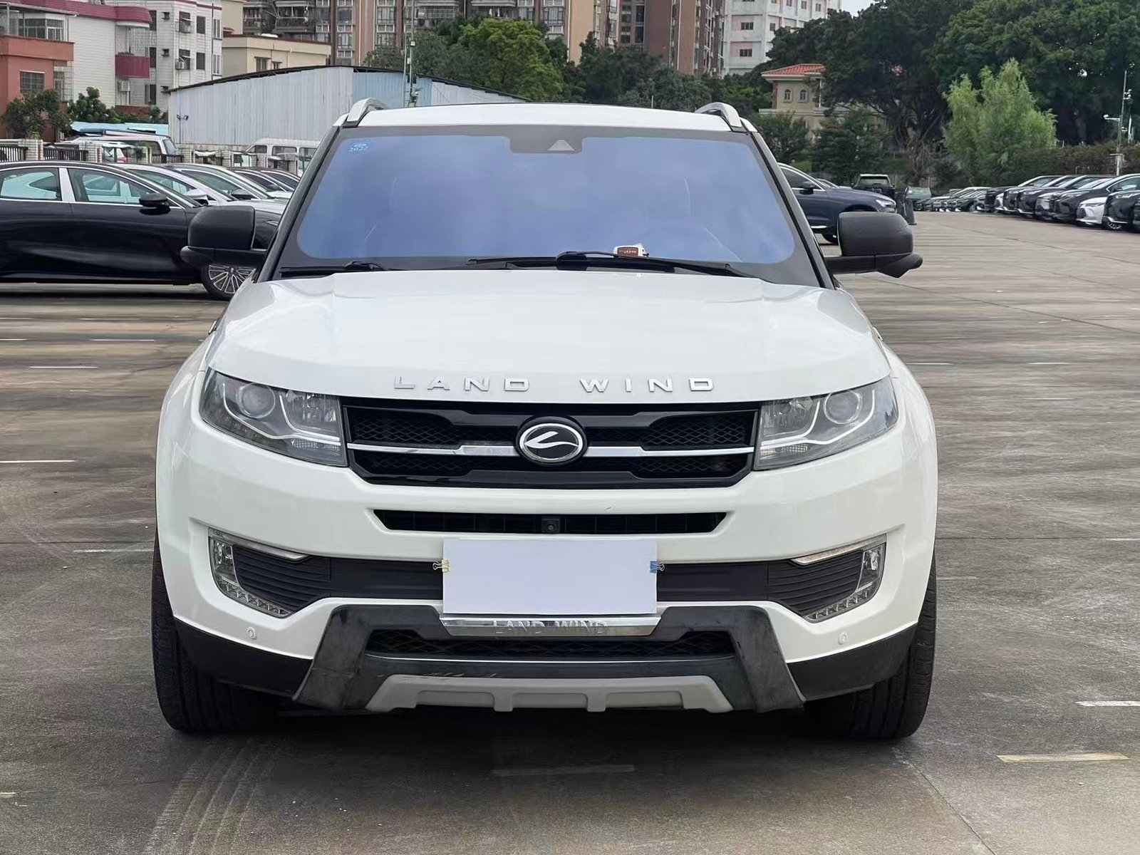 								2016 Landwind X7 5-seat Compact SUV full									