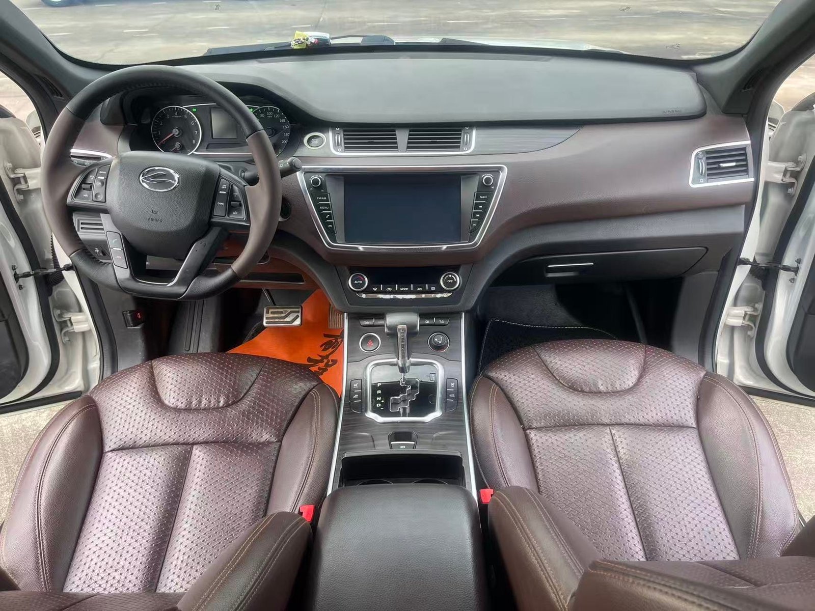 								2016 Landwind X7 5-seat Compact SUV full									