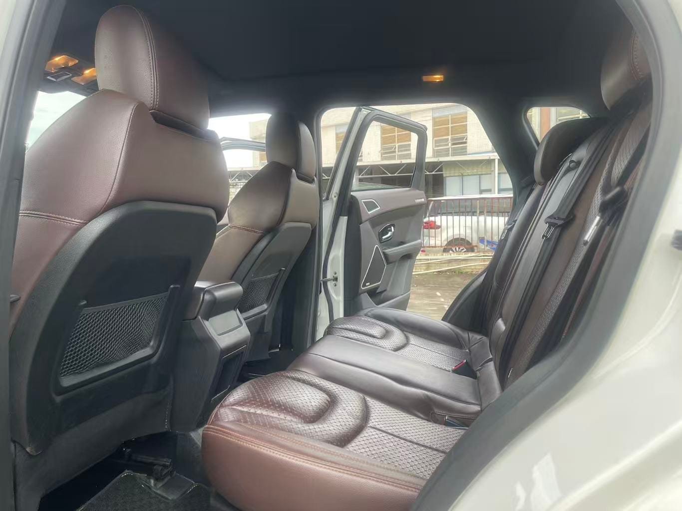								2016 Landwind X7 5-seat Compact SUV full									